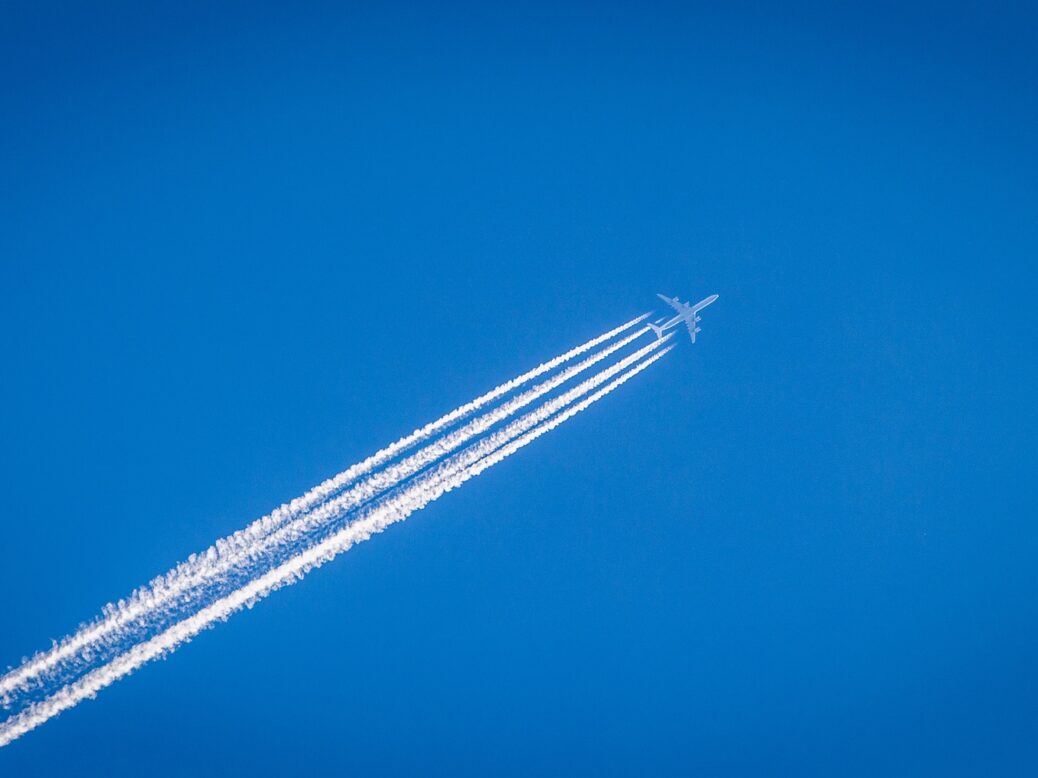 IATA reveals 50% decline in carbon emissions per passenger since 1990 ...